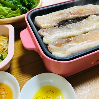 塩麹ダレで食べる！　ホットプレートでサムギョプサル